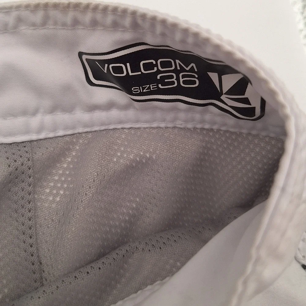 Volcom Mod-Tech Mens White Board Shorts Surf Trunks Size 34 with Wax Comb